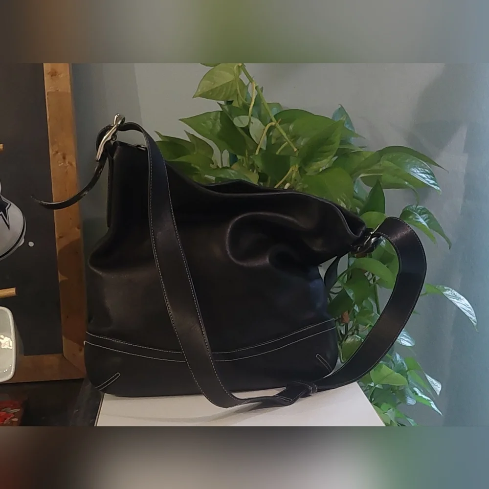 Elegant Black Leather Coach Crossbody - Picture 2 of 16